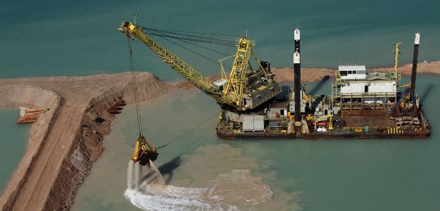 Clamshell dredger