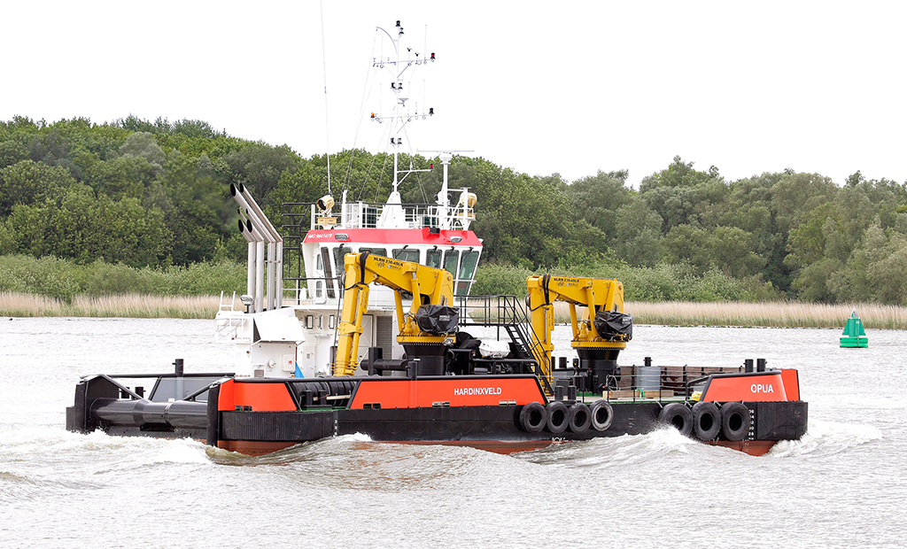 Multi purpose utility vessel