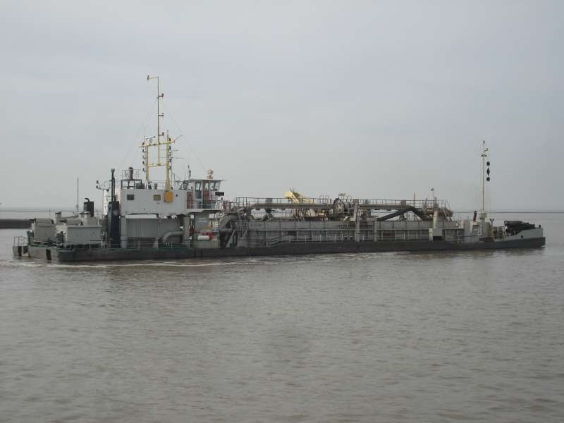 shallow hopper dredge