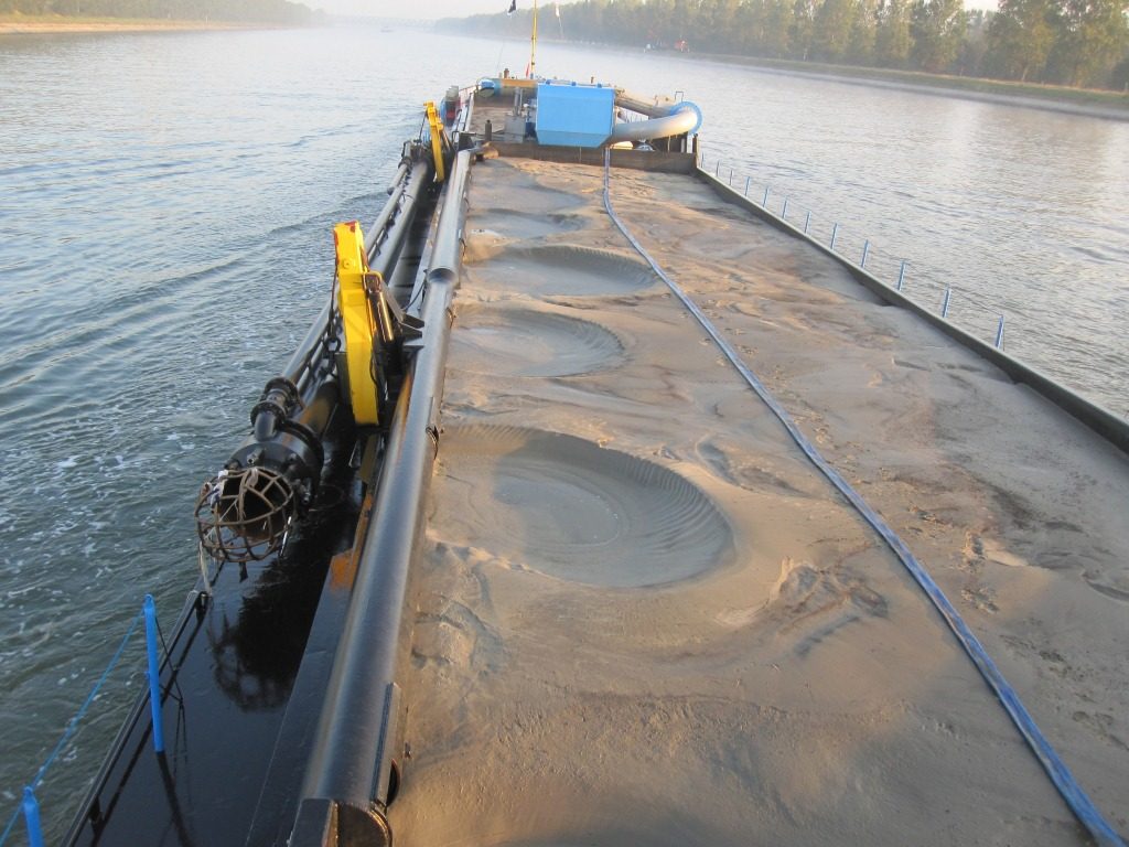1.345 m3 inland Hopper Dredger - Afbeelding 2