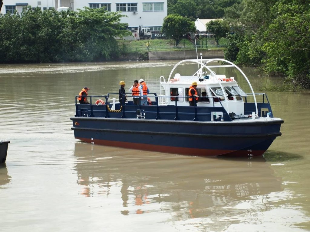 12m Mooring Boat