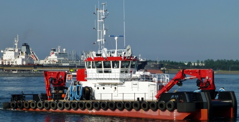 Multi purpose utility vessel