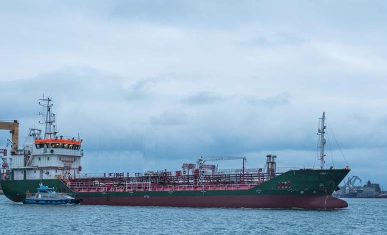 Oil chemical tanker