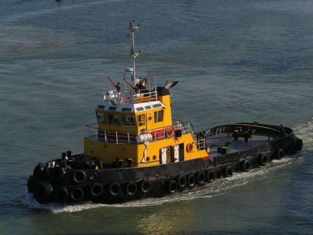 Harbour tug