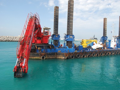 backhoe dredger