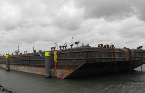 Heavy lift barge