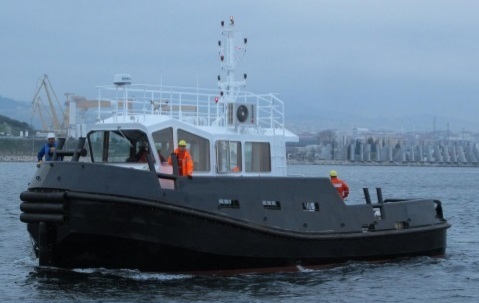 line-handling tug