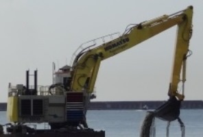 backhoe dredge