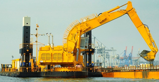 backhoe dredger